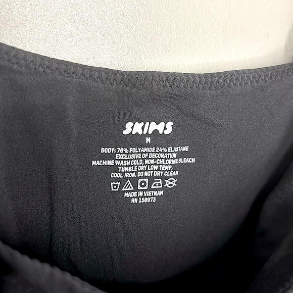 SKIMS “fits everybody” cami bodysuit - Picture 3 of 3